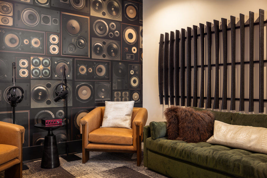 <p>Unforgettable<br><em>Amenities</em></p>